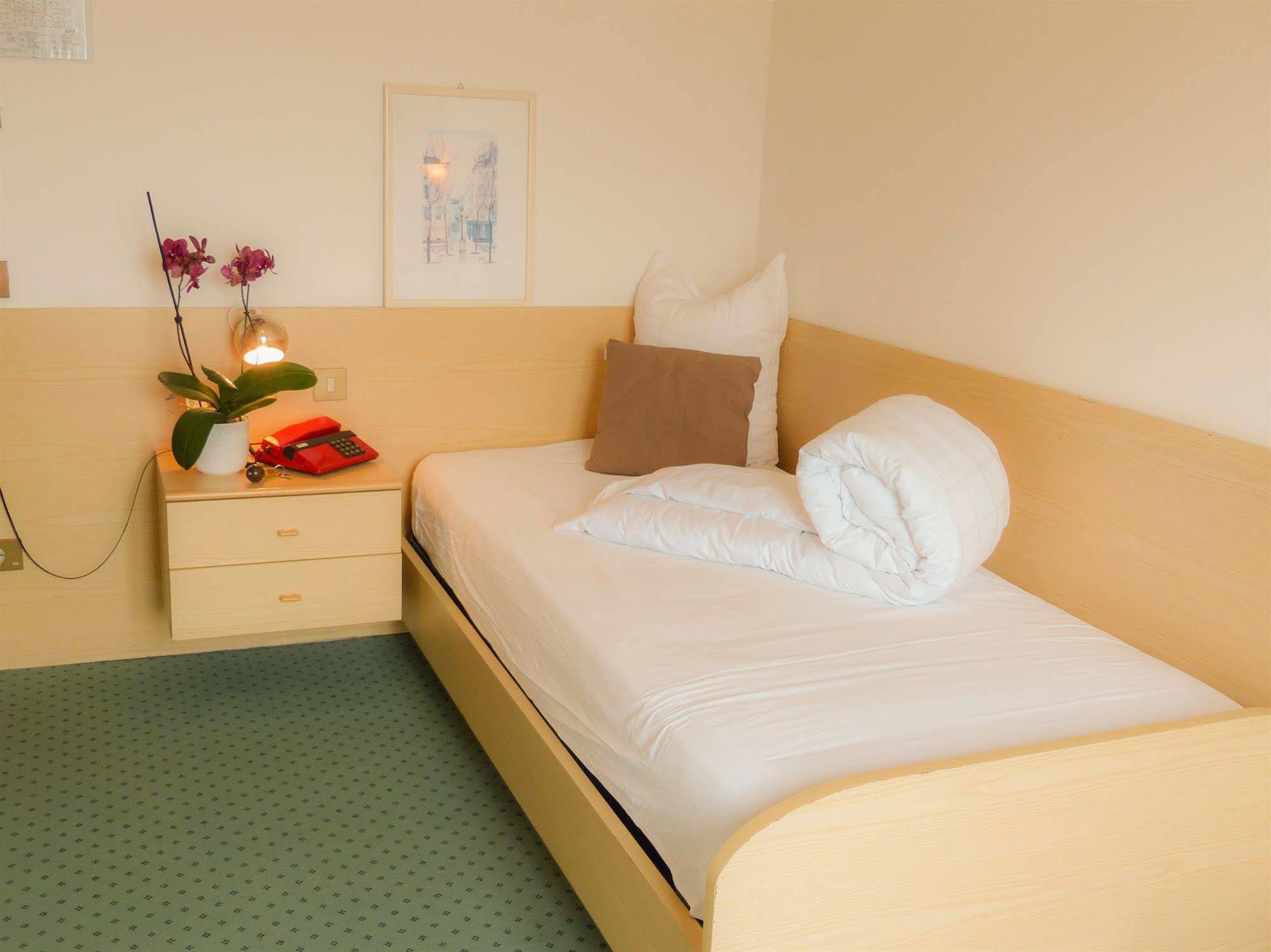 Prinz Rudolf Smart Hotel Мерано Экстерьер фото